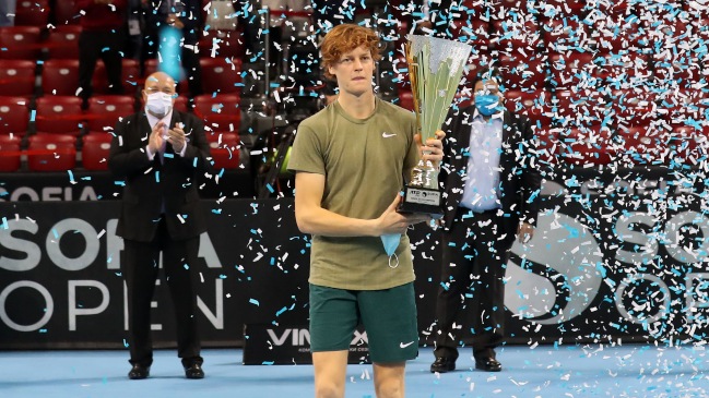 Jannik Sinner ganó su primer título ATP en Sofia tras derrotar en la final a Vasek Pospisil