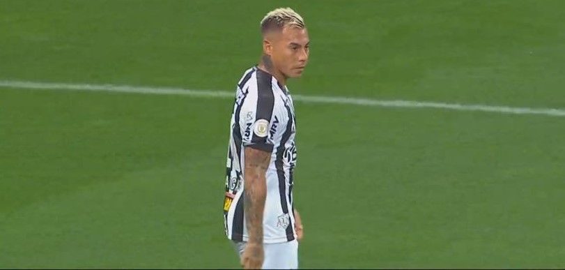 ¡Asistencia de taco! El notable pase gol de Eduardo Vargas para Atlético Mineiro ante Corinthians