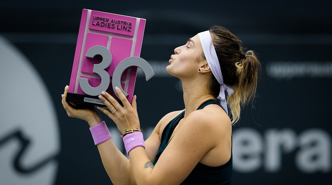 Aryna Sabalenka derribó a Elise Mertens y se adjudicó el título en Linz