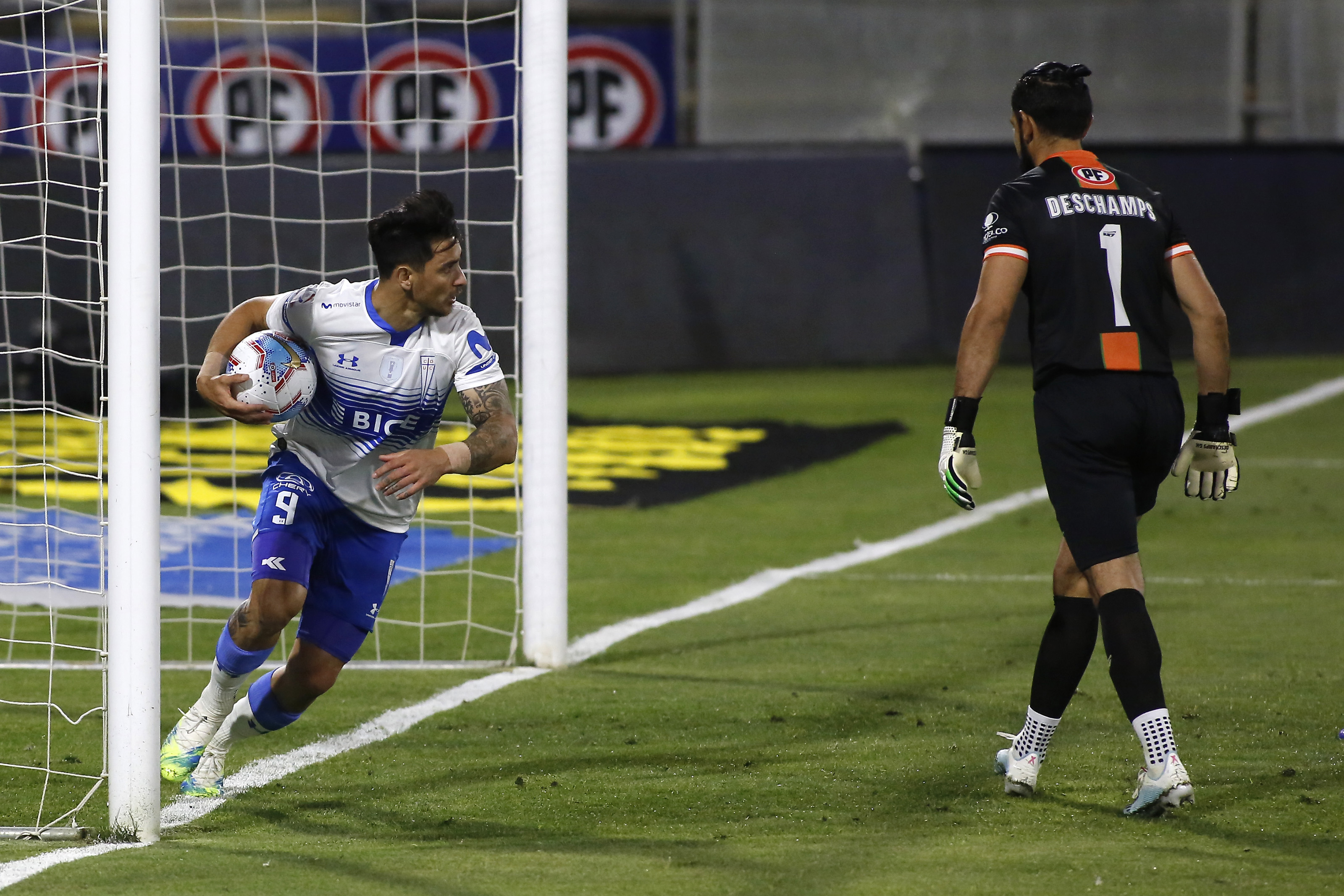 Fernando Zampedri marcó de penal para el empate de la UC ante Cobresal en San Carlos