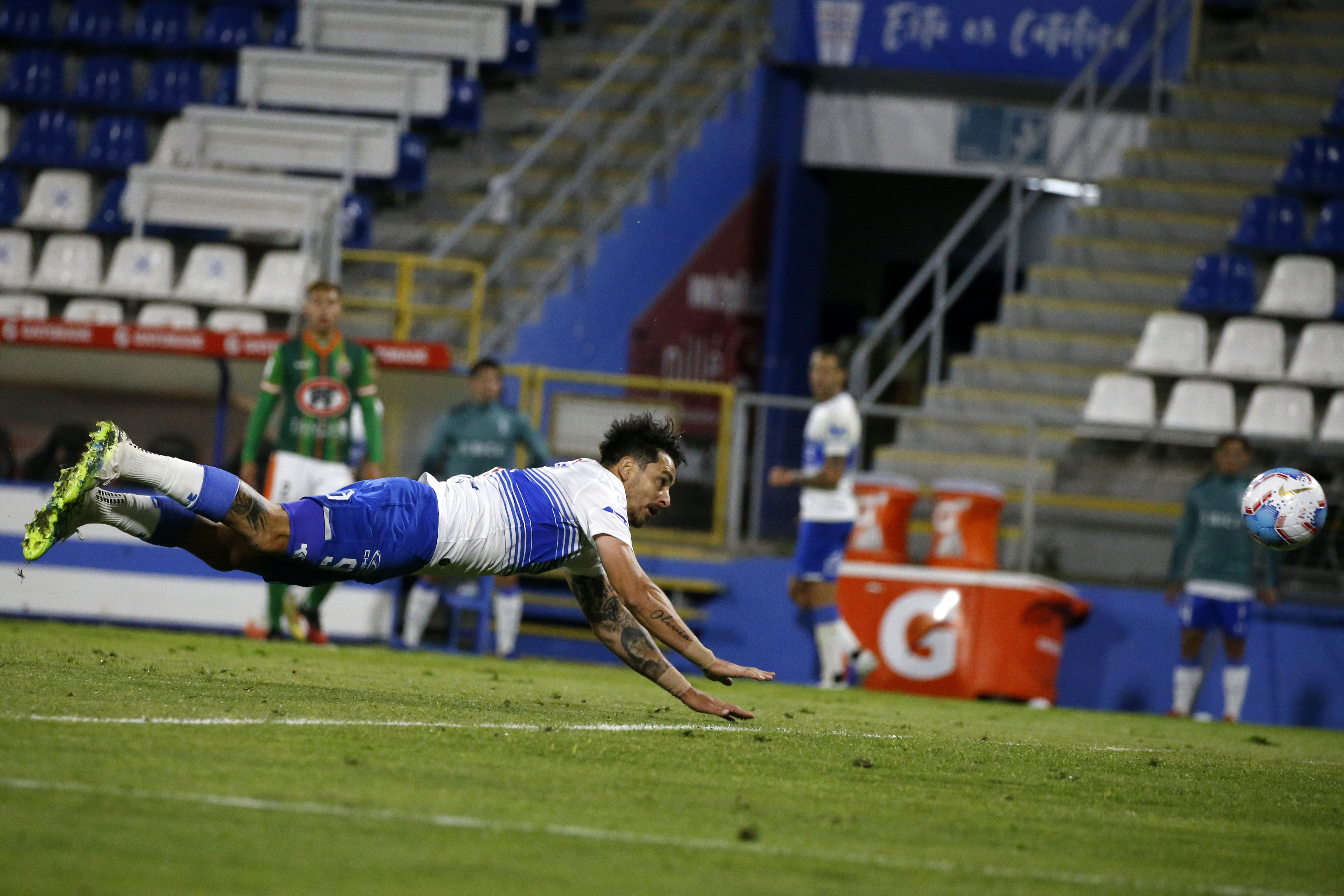 ¡Tremenda palomita! Zampedri se lució y U. Católica lo dio vuelta ante Cobresa