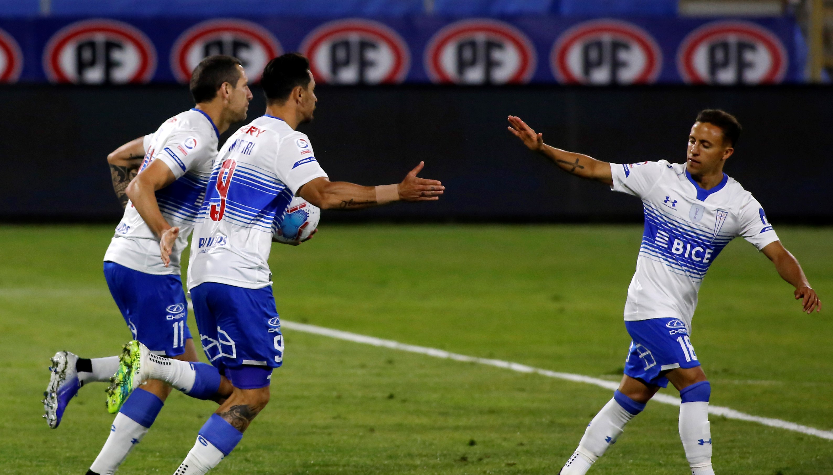 Resumen: U. Católica sigue líder exclusivo, la U volvió a celebrar y Colo Colo quedó al borde del abismo