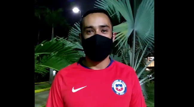 Solo un hincha chileno esperó a La Roja en su llegada a Caracas
