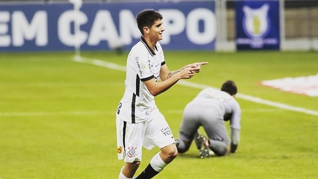 U. Católica espera una última gestión ante Corinthians para sumar a Angelo Araos