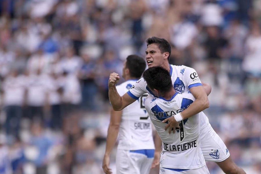 Pablo Galdames fue titular en la victoria de Vélez sobre Patronado en Argentina