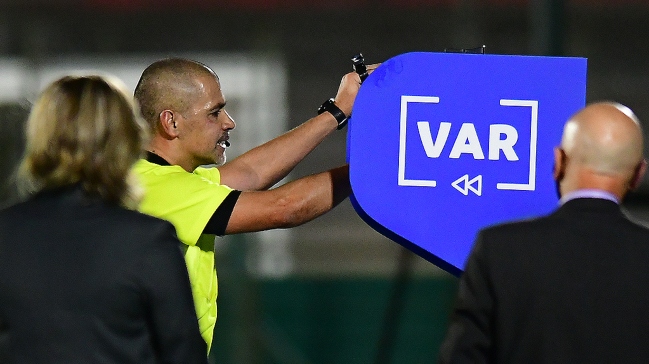 FIFA trabaja en la idea de un “VAR simplificado”