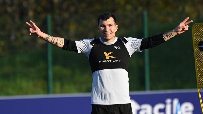 Gary Medel superó su lesión y regresó a las prácticas en Bologna