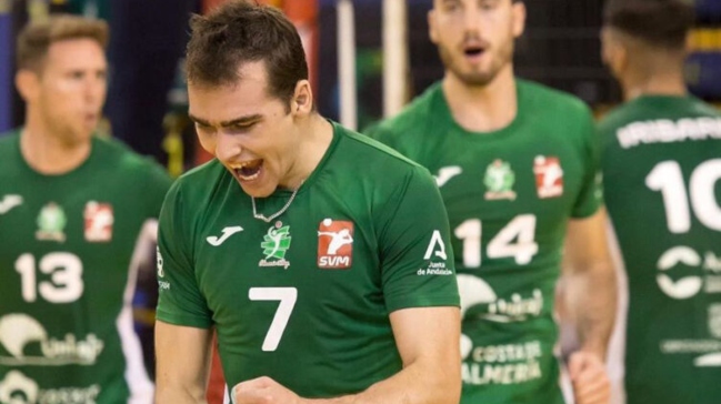 Esteban Villarreal festejó en la Liga de Vóleibol de España