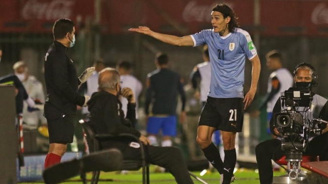 ¿Por qué Roberto Tobar expulsó a Edinson Cavani?