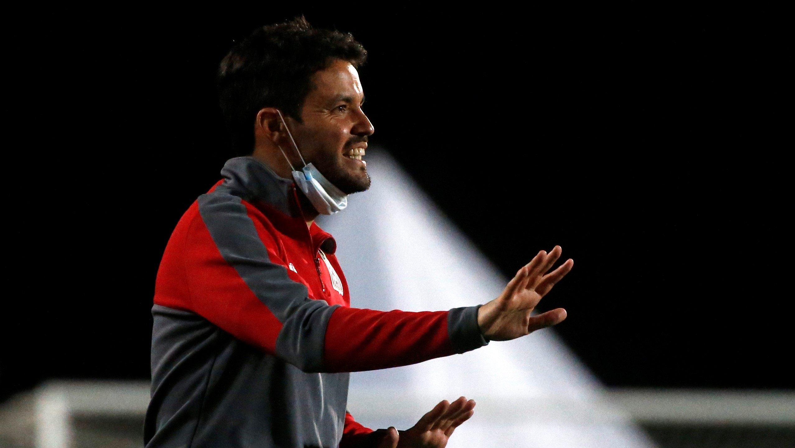 Nicolás Larcamón renunció a la banca de Curicó Unido