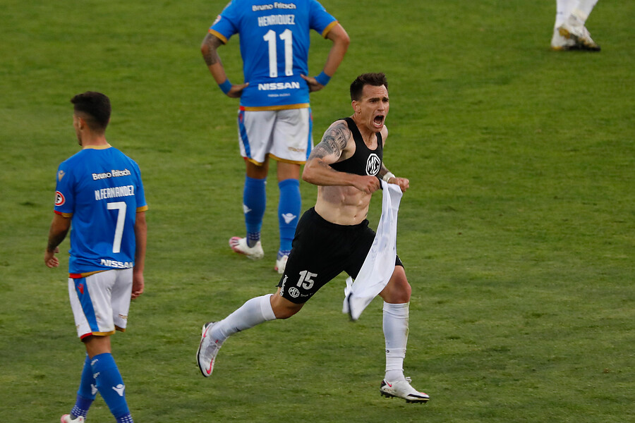 ¡Desahogo en Macul! Pablo Mouche anotó en el epílogo y le dio el triunfo a Colo Colo sobre Audax