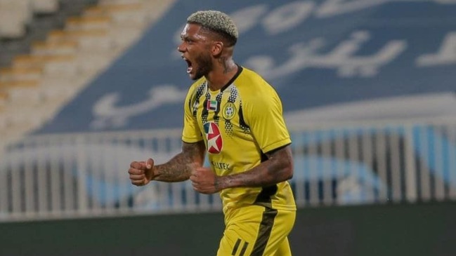 ¡Gran cabezazo! Junior Fernandes anotó su primer gol en Ittihad Kalba de Emiratos Arabes