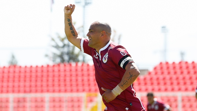 [Video] Humberto Suazo superó los 100 goles en Primera con este doblete