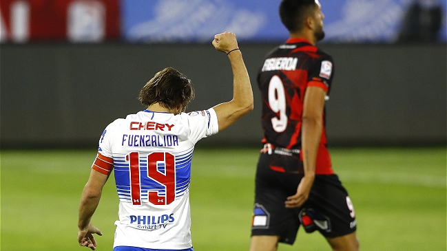 “La Franja”: El firme liderato de la UC bajo la inspiración de Buonanotte y “Chapa” Fuenzalida