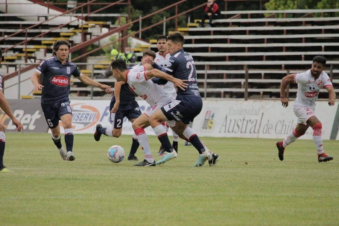 Melipilla derrotó como forastero a Deportes Valdivia y se metió en la pelea en la Primera B