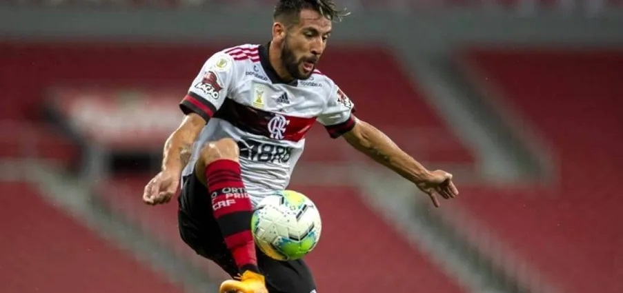 Mauricio Isla sufrió lesión en el calentamiento y se perdió el duelo entre Flamengo y Racing