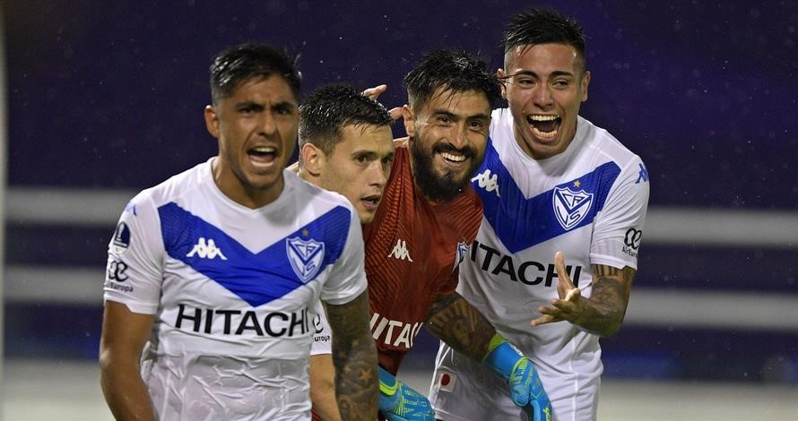 Vélez de Pablo Galdames venció a Deportivo Cali en duelo marcado por el arbitraje de Cristián Garay