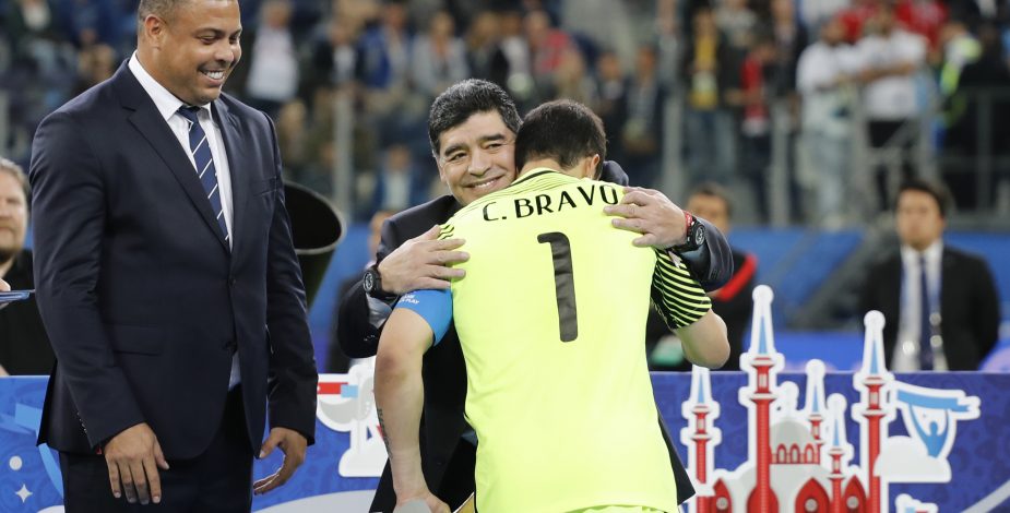 El sentido mensaje de Bravo por la muerte de Maradona: “Se nos fue un gigante de nuestro fútbol”