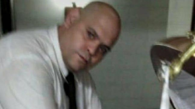 Empleado de funeraria causó indignación por fotografía con el féretro de Maradona abierto