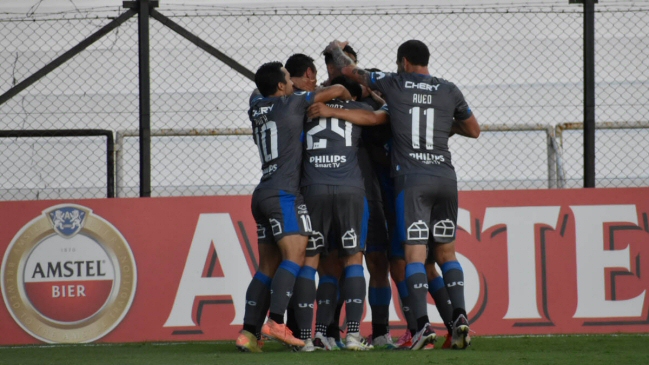 U. Católica tumbó a River Plate en Uruguay y se ilusionó con los cuartos de la Sudamericana