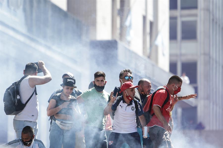 Disturbios en velorio de Maradona dejaron 13 detenidos y 11 policías heridos