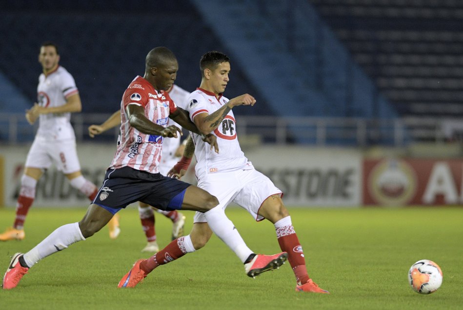 Unión La Calera apostó por el empate y terminó cayendo en los últimos minutos ante Junior