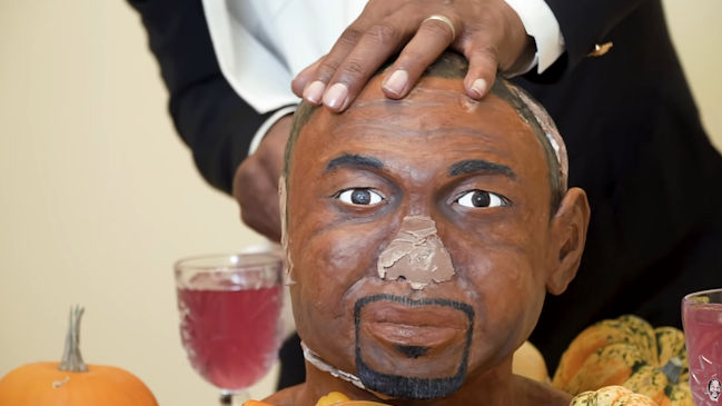 Mike Tyson “devoró la oreja” de Roy Jones, el rival de su regreso al boxeo