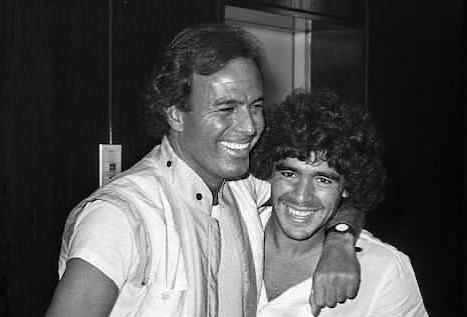 La sentida despedida de Julio Iglesias a Maradona: “Te amaba mucho Diego”