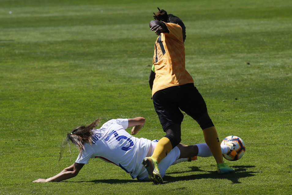 Carla Guerrero abandonó entre lágrimas el amistoso ante Zambia por una dolorosa lesión