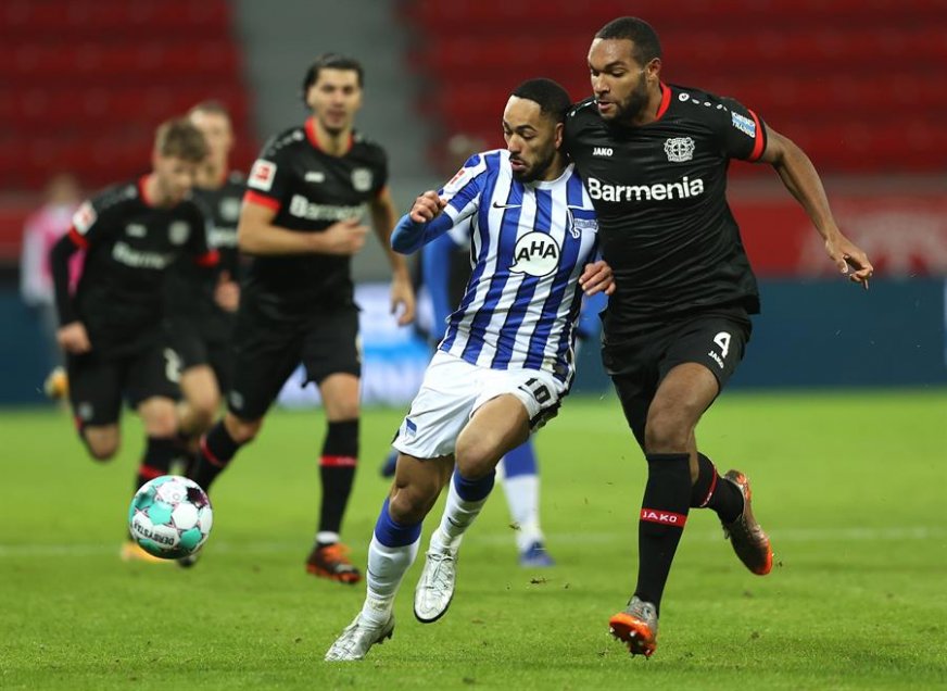 Bayer Leverkusen extrañó a Charles Aránguiz y sólo igualó ante Hertha Berlín