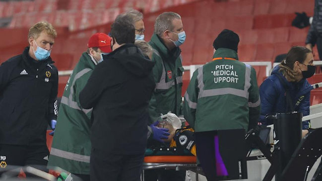 DT de Wolves confirmó que Raúl Jiménez se encuentra “despierto y consciente”