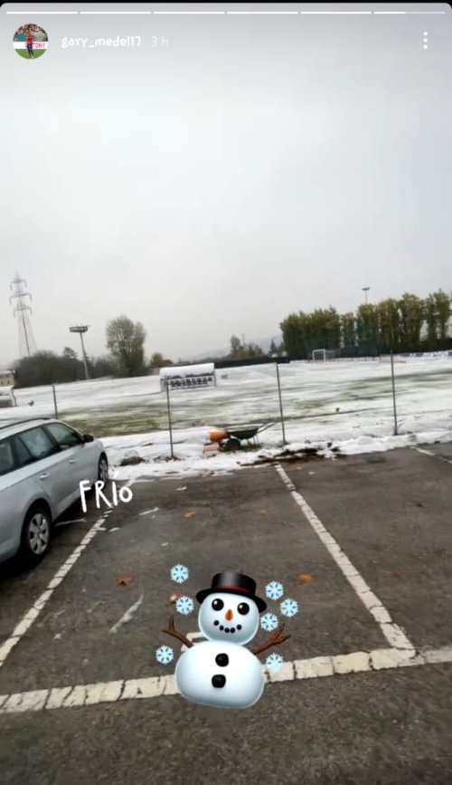 Ni el frío detiene a Gary Medel: Llegó a entrenar pese a la nieve