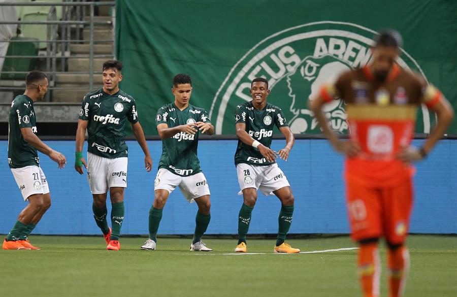 Palmeiras de Benjamín Kuscevic aplastó a Delfín y accedió a cuartos en Copa Libertadores