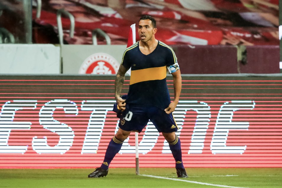 Carlos Tévez festejó gol de Boca en la Libertadores usando camiseta retro de Maradona