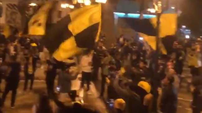 Hinchas de Coquimbo salieron a celebrar a las calles el inédito paso a cuartos de la Sudamericana