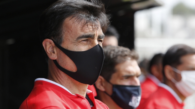 Gustavo Quinteros: Jorge Valdivia puede compartir una posición con Matías Fernández