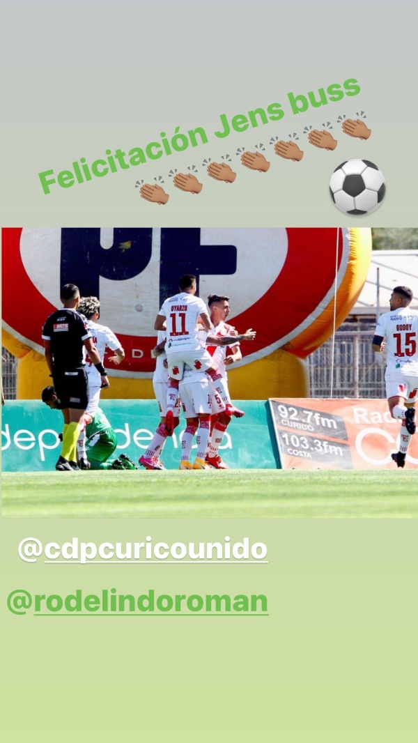 Arturo Vidal felicitó al ex Rodelindo Román Jens Buss por su gol en Curicó Unido
