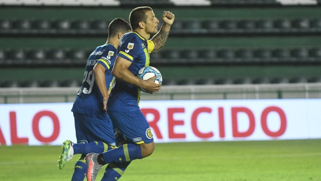 Emiliano Vecchio marcó un gol en el empate de Rosario Central contra Banfield en Argentina