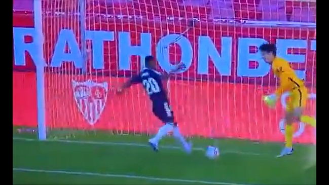 Vinicius se llenó de críticas por increíble error bajo el arco