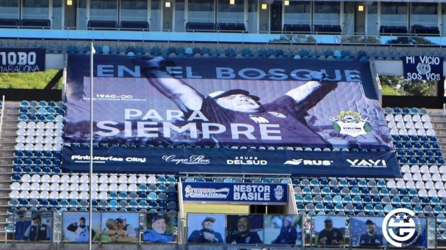 Gimnasia realizó emotivo homenaje a Maradona en el primer partido como local tras su muerte