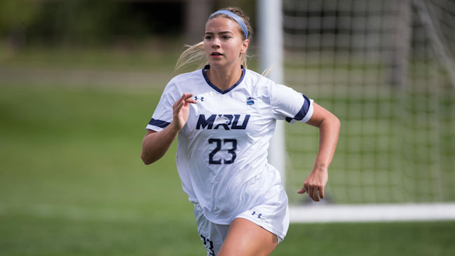Jullien Ramírez alentó al equipo femenino de Colo Colo en el triunfo sobre Antofagasta