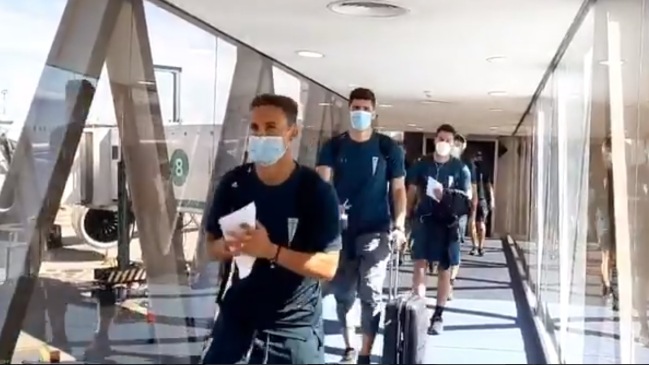 La UC aterrizó en Buenos Aires para disputar el duelo contra Vélez por la Copa Sudamericana