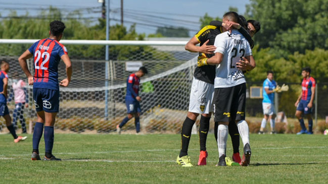 Fernández Vial goleó a Iberia y le metió presión a Lautaro de Buin en Segunda División