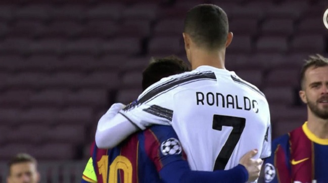 Así fue el reencuentro de Lionel Messi con Cristiano Ronaldo en el Camp Nou