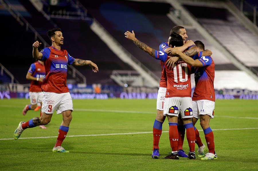 Revive el triunfazo de Universidad Católica sobre Vélez en la Copa Sudamericana