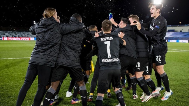 El Gladbach vio en un computador el final del duelo de Inter y celebró con todo su clasificación