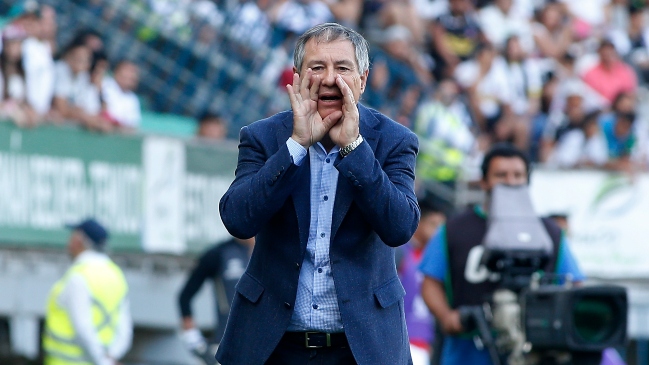 La UC no dejará partir a Ariel Holan hasta que termine la temporada