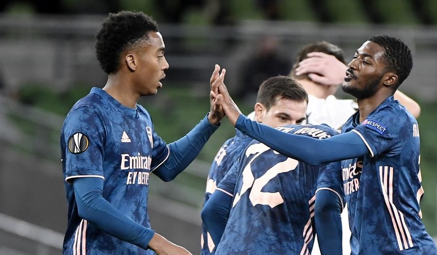 Arsenal doblegó a Dundalk y cerró con campaña perfecta la fase de grupos de la Europa League