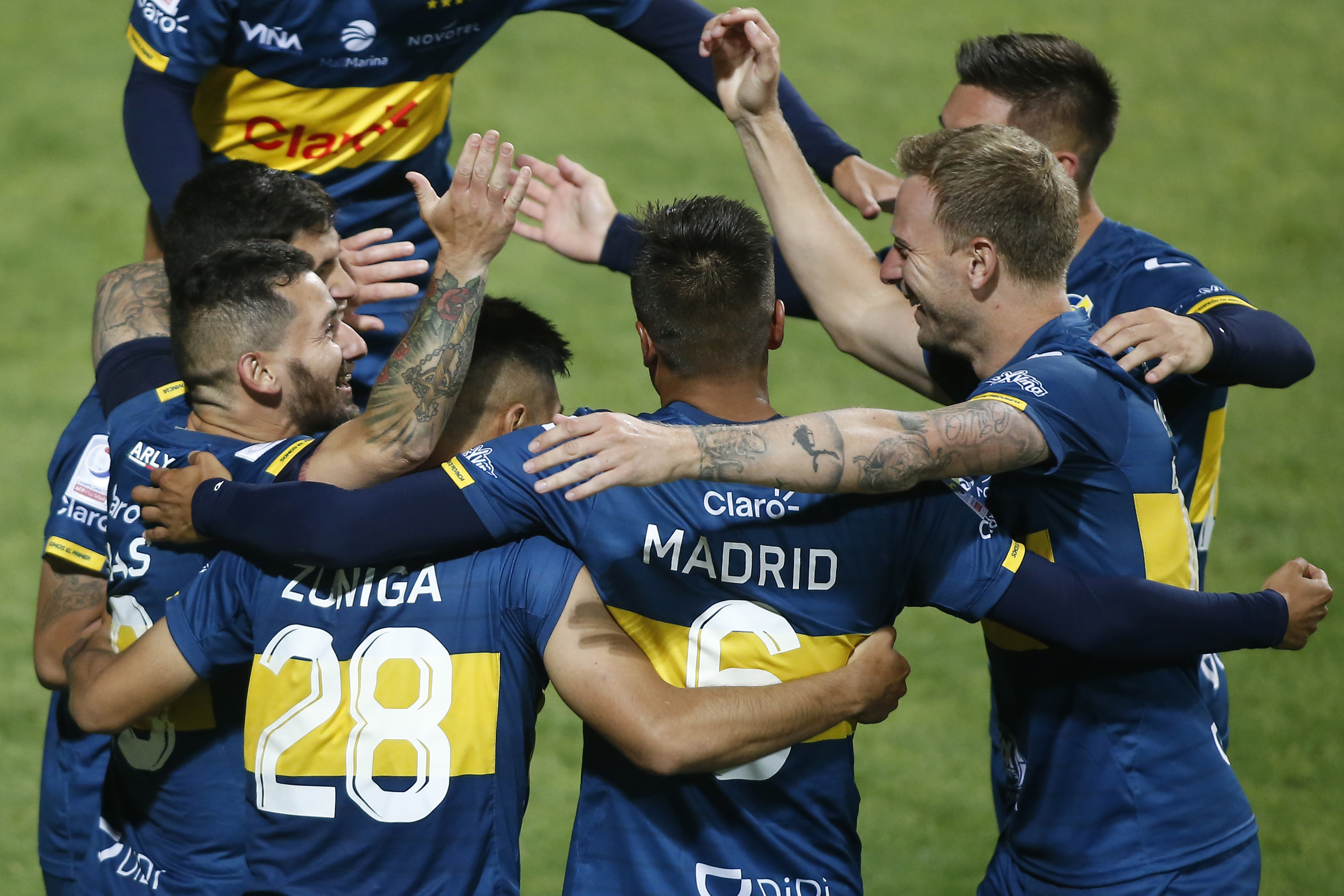 Everton cortó mala racha y volvió a festejar en Sausalito con sólido triunfo ante Curicó Unido