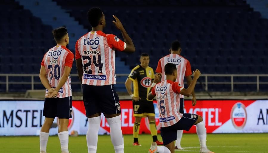 DT de Junior dijo que su plantel se contagió en Chile de Covid-19